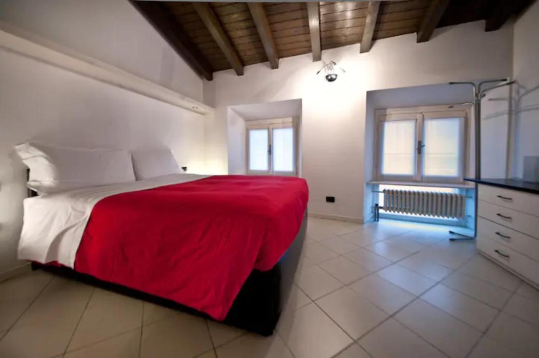 Cute And Cozy Centro Citta' Apartment Bergamo Bagian luar foto