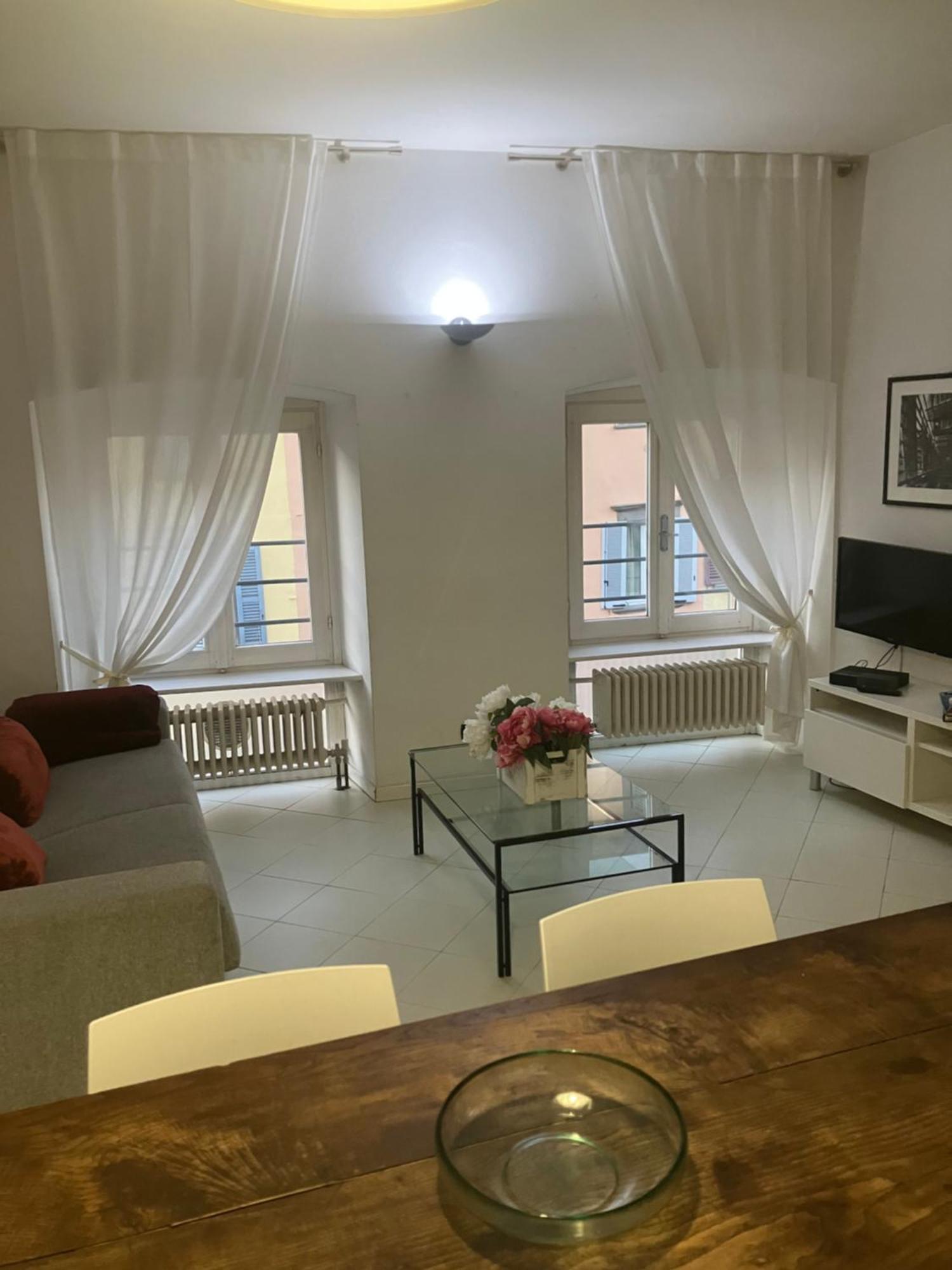 Cute And Cozy Centro Citta' Apartment Bergamo Bagian luar foto